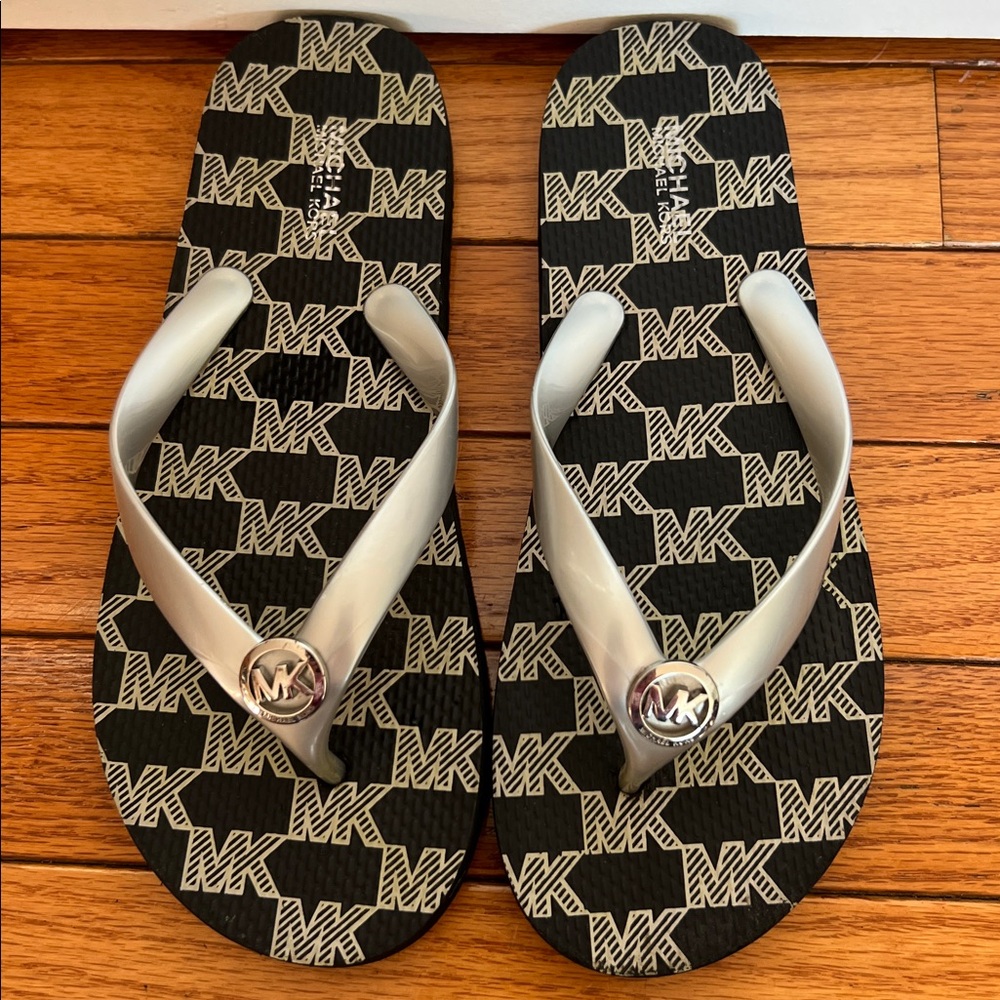 Michael Kors Black and Silver Logo thong Flip Flops; Size 7M, Good condition - Picture 2 of 5